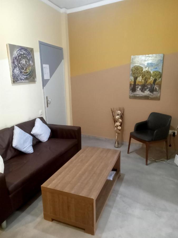 Koukaki-Acropolis Roomy With A Private Veranda Apt. Athena Bagian luar foto