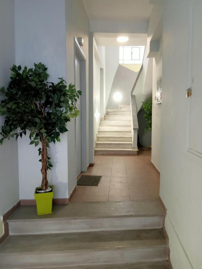 Koukaki-Acropolis Roomy With A Private Veranda Apt. Athena Bagian luar foto
